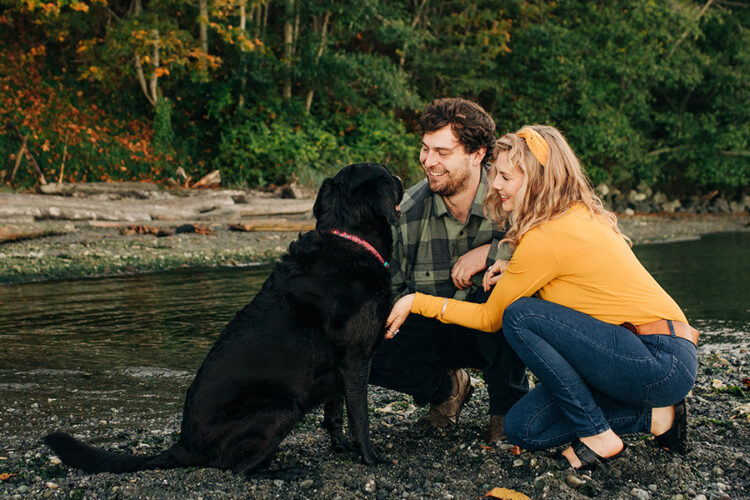 photos session for couple and dog